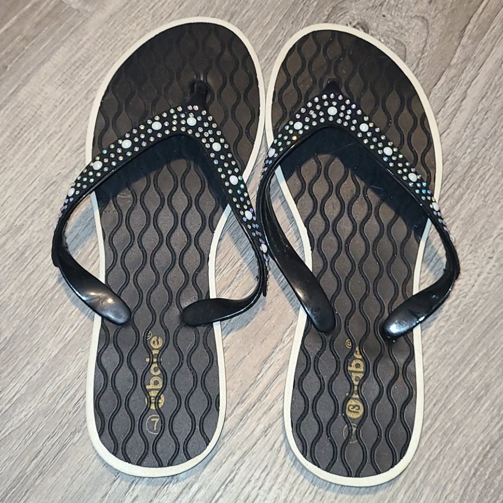 Babe black flip flops